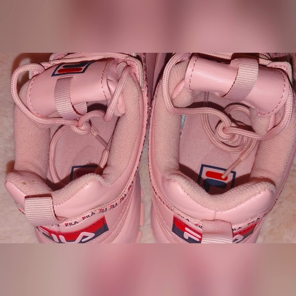 Host Pick ♥️ Fila Disruptor 2 Athletic Shoe - Picture 3 of 5